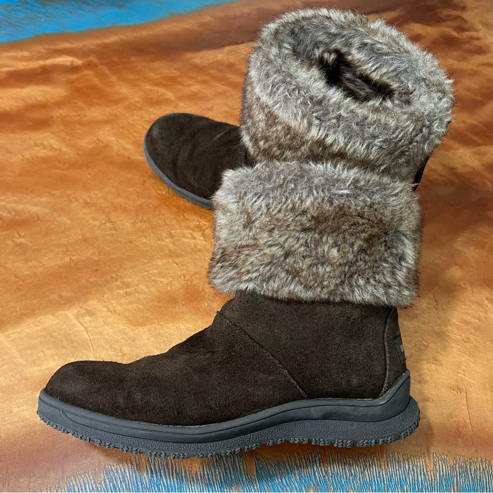 Minnetonka Brown Leather Winter Boots  Faux Fur trim size 8